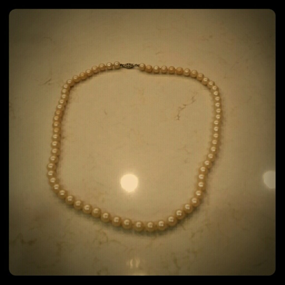 Vintage faux pearl necklace