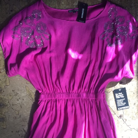💐 PERFECT FOR SPRING!! 🌷 NWT Express dress