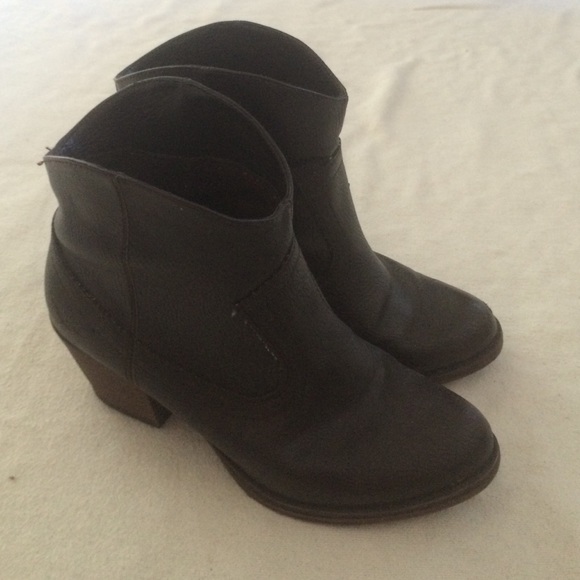 Rocket Dog Shoes - Heeled booties