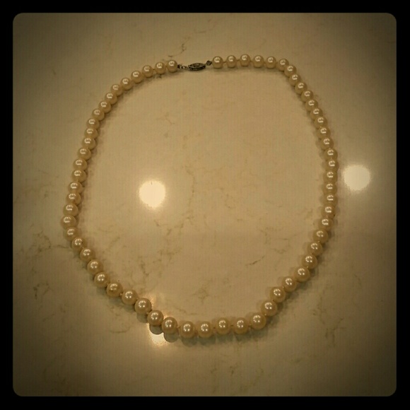 Vintage faux pearl necklace