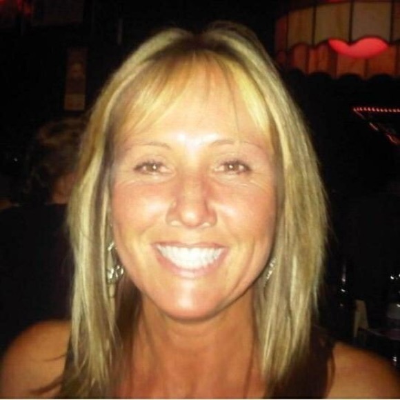 Meet your Posher, Debbie - Picture 1 of 1