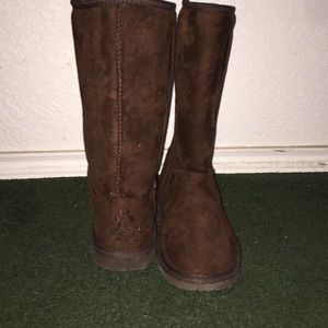 brown, white inside, size 8, never been worn
