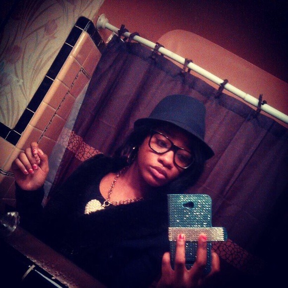 Meet your Posher, Destinee