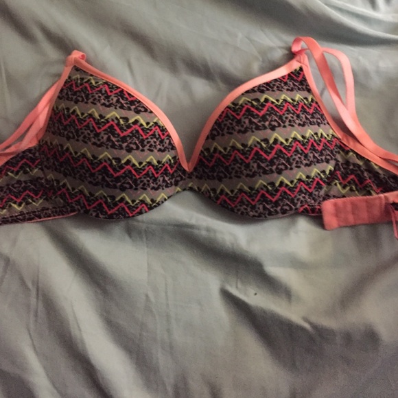 Patterned Bra - Picture 3 of 3