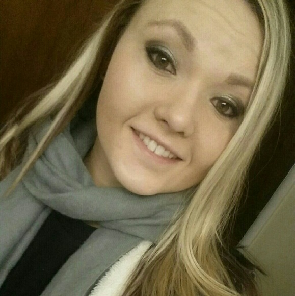 Meet your Posher, Jessica - Picture 1 of 1