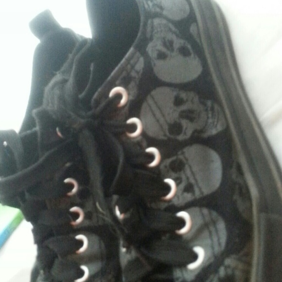 Shoes - Picture 2 of 4