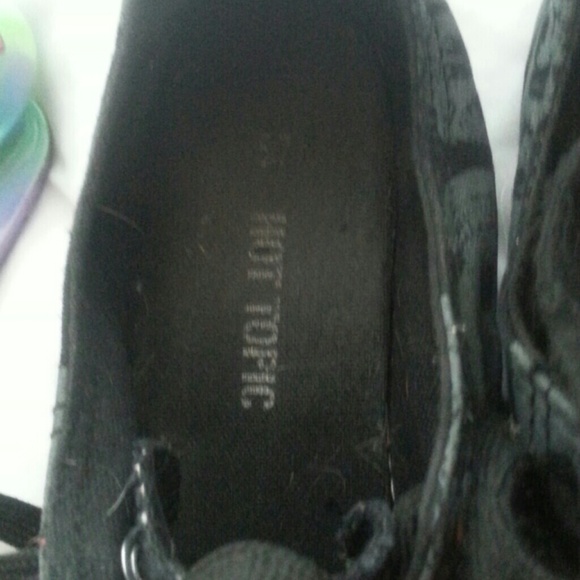 Shoes - Picture 3 of 4