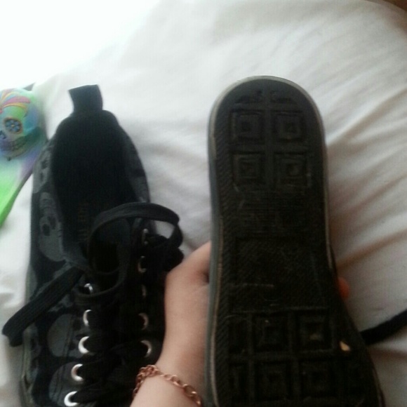 Shoes - Picture 4 of 4