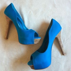 NWT! Blue peep toe pumps