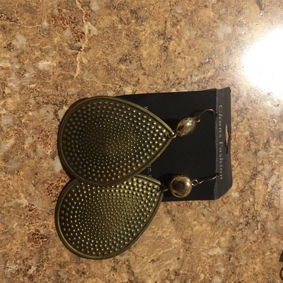 Earrings - Picture 2 of 4