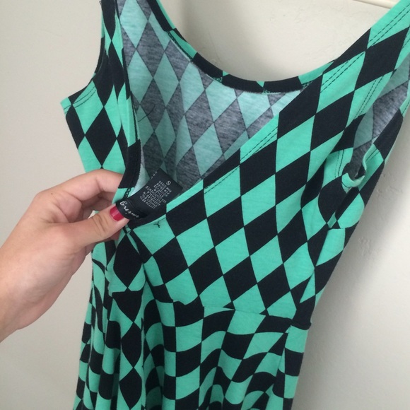 To The Races Dress! - Picture 2 of 4