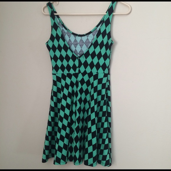 To The Races Dress! - Picture 3 of 4