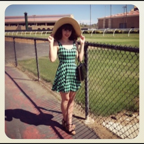 To The Races Dress! - Picture 4 of 4