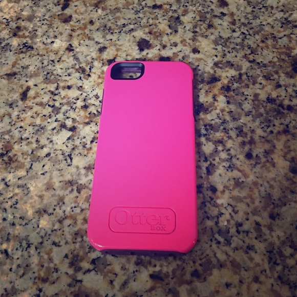Commuter otter box for iPhone 5/5s.