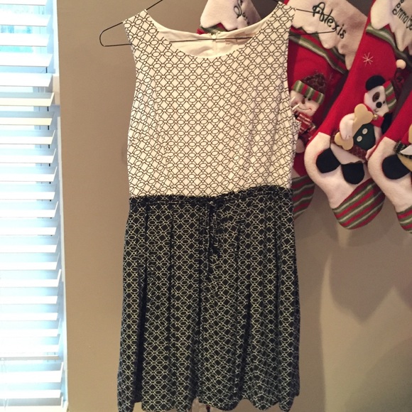 Black and white patterned dress