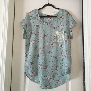Lily White flowy top (size L)