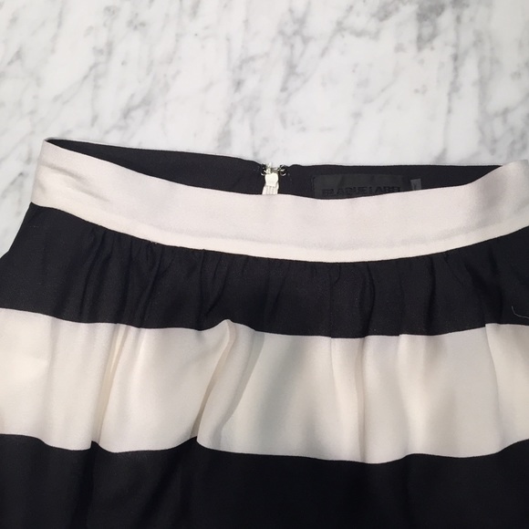 Blaque Label long flowy maxi skirt - Picture 2 of 3