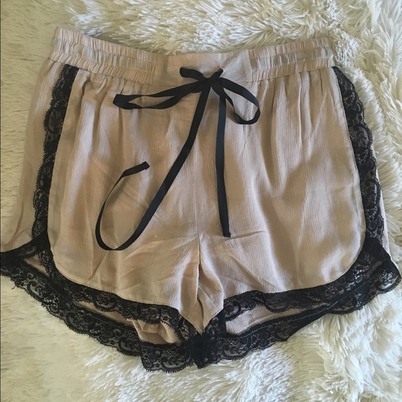 Lace Trim Shorts - Picture 4 of 4