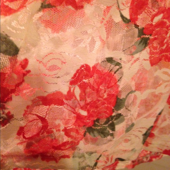 🌺NWT Beautiful Lace Coral Flowered Dress🌺 - Picture 3 of 3