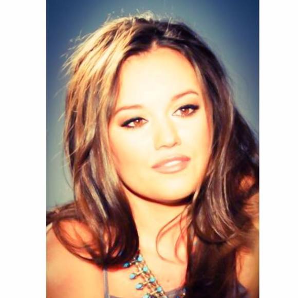 Meet your Posher, Alexandra - Picture 1 of 1