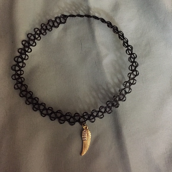 choker with gold feather jewel.