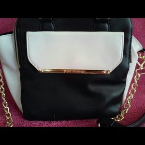 👜 NWOT Black/White BETSEY JOHNSON PURSE