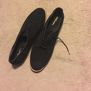 G.H. Bass & Co tie up Oxford