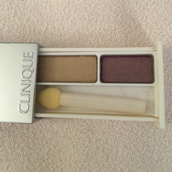 Clinique eyeshadow  duo in Beach Plum