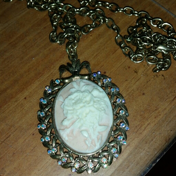 Vintage pendant necklace
