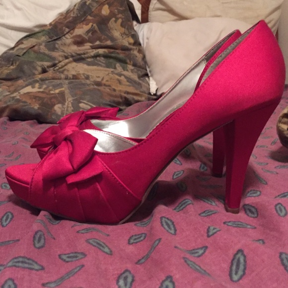 Red heels - Picture 2 of 4