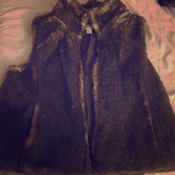 Ann Taylor fur vest❄️❤️