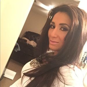 Meet your Posher, Cassandra