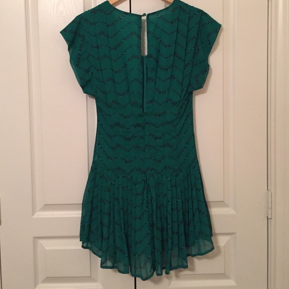{{ SOLD }} chelsea & violet | emerald dress - Picture 3 of 4