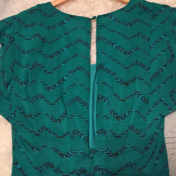 {{ SOLD }} chelsea & violet | emerald dress - Picture 4 of 4