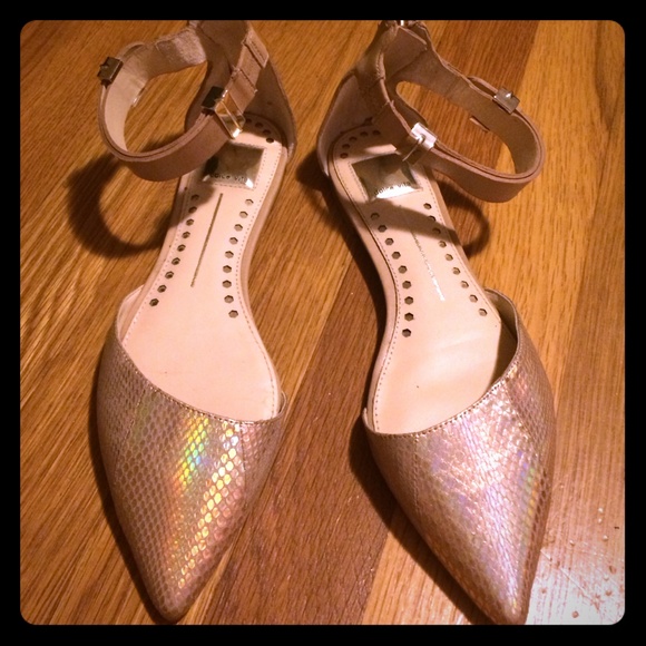 Like new Dolce Vita flats