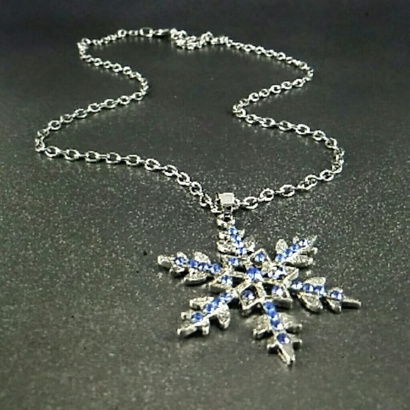 zdazzled Jewelry - Cyber Monday Sal Snowflakes Necklace New 17 " Long