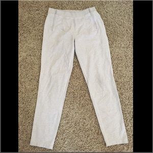 Adorable Lululemon comfy capris size 8