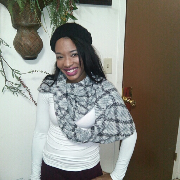 Gorgeous Multi-reversible Scarf - Picture 2 of 4