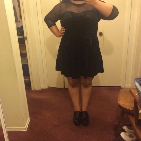 Cotton On Velvet Dress - Picture 3 of 4