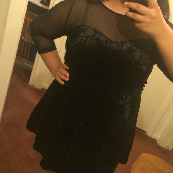 Cotton On Velvet Dress - Picture 4 of 4