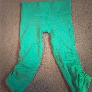 Lululemon in the flow crop