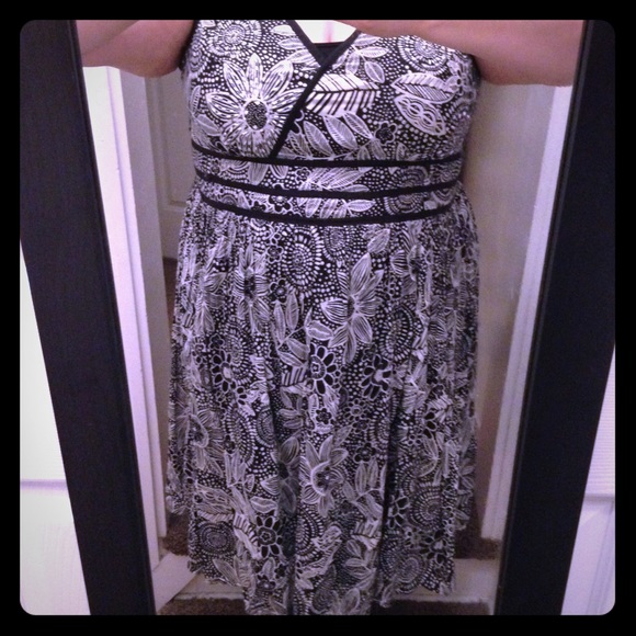 Black and white flowy cotton dress