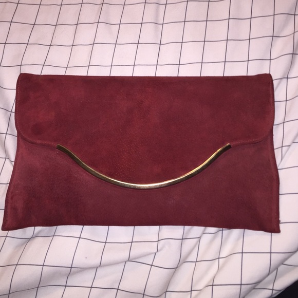 Maroon felt like clutch