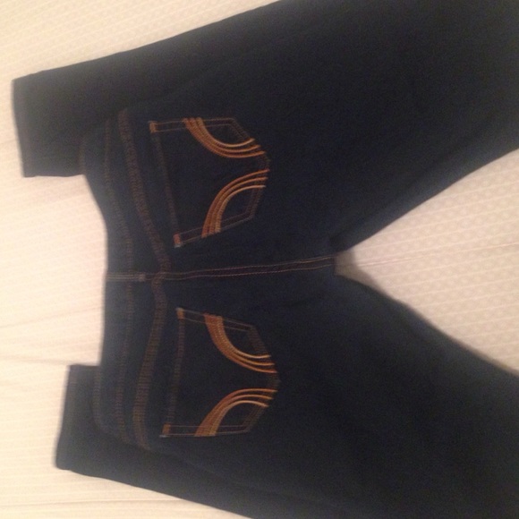 5L Hollister jeggings worn several times - Picture 3 of 3