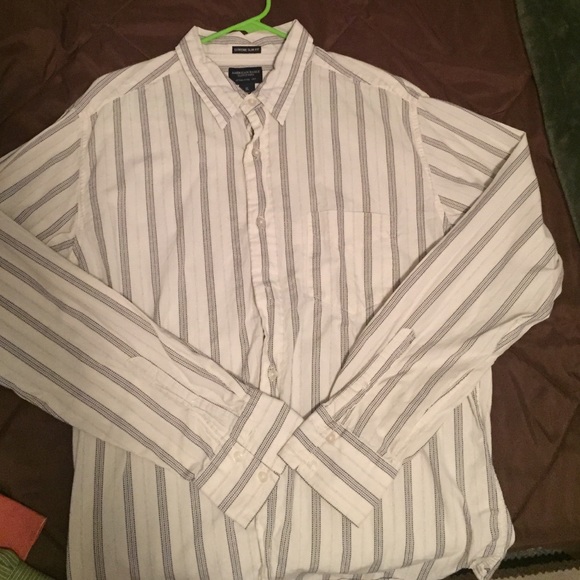 Men's American eagle button up. White with gray.