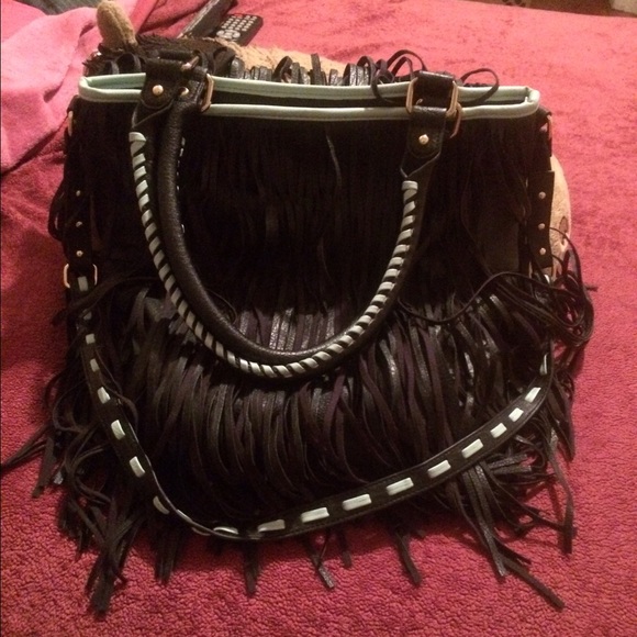 Steve Madden Handbags - 🎁🎁🎁🎁Steve Madden fringe black blue bag💙💘