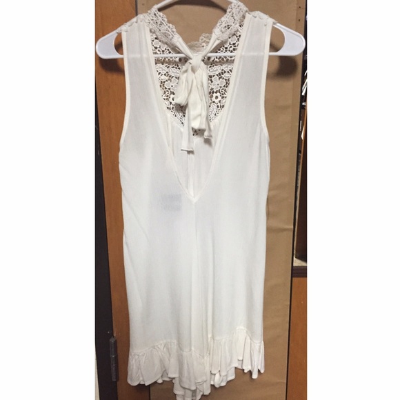 BOUTIQUE BRAND WHITE ROMPER BRAND NEW W/ TAGS - Picture 2 of 3