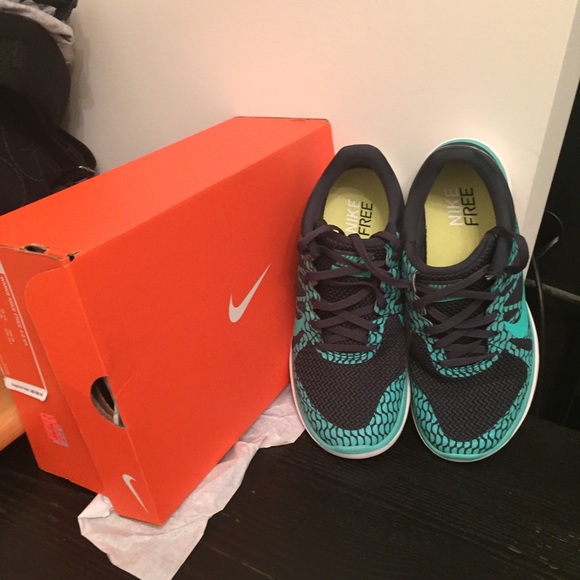 Nike women's Free running sneakers