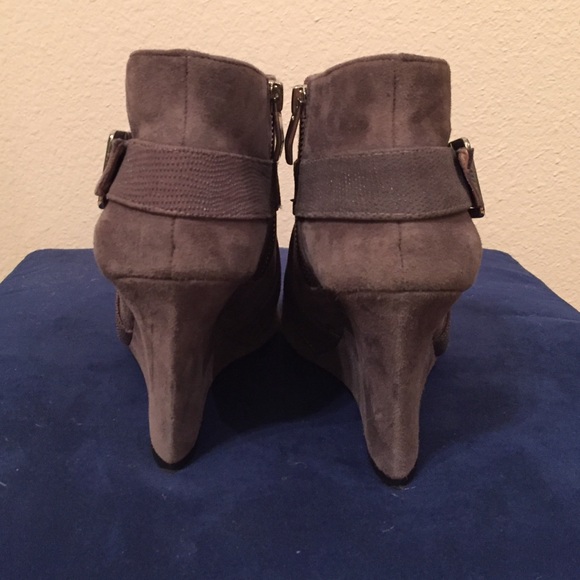 Vince Camuto Shoes - Vince Camuto Gray Suede Wedge Bootie Size 7 Vince Camuto Shoes - Vince Camuto Gray Suede Wedge Bootie Size 7