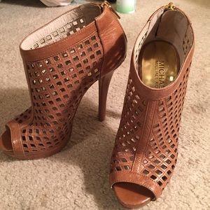 MK Brown heel